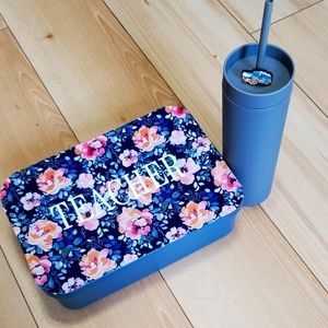 Customized teacher gifts set new